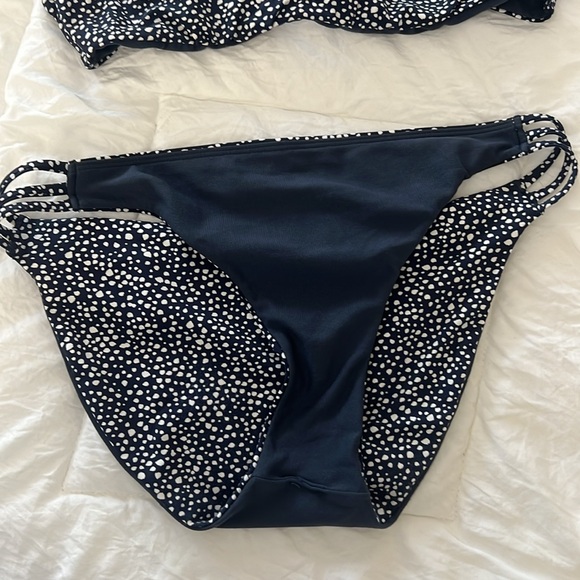 Blue and White Dotted Roxy Bikini Set - Size Small - Excellent condition - Picture 4 of 12